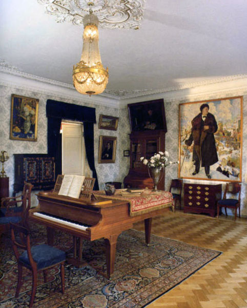 В музее Ф.И. Шаляпина